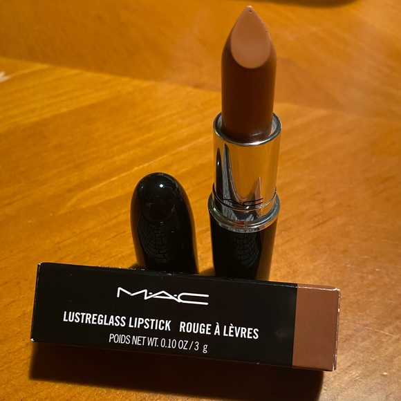 MAC Lustreglass Lipstick Femmomenom - Picture 3 of 16